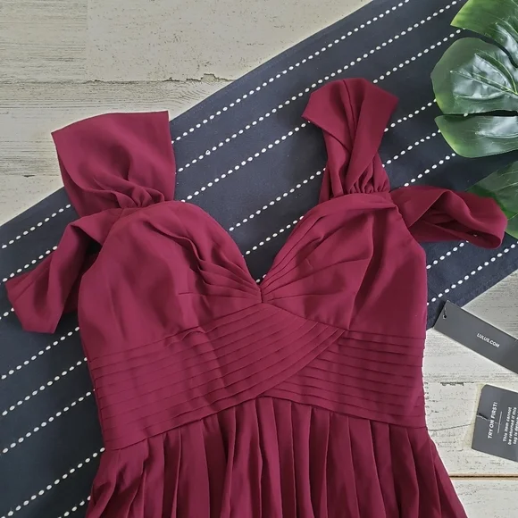 Lulus Ocean Of Elegance Off The Shoulder Burgundy Maroon Maxi Dress NWT Small